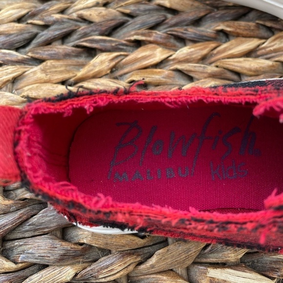 Kids Blowfish Malibu Red & Black Plaid Slip-on Laceless Sneakers. - Picture 5 of 9